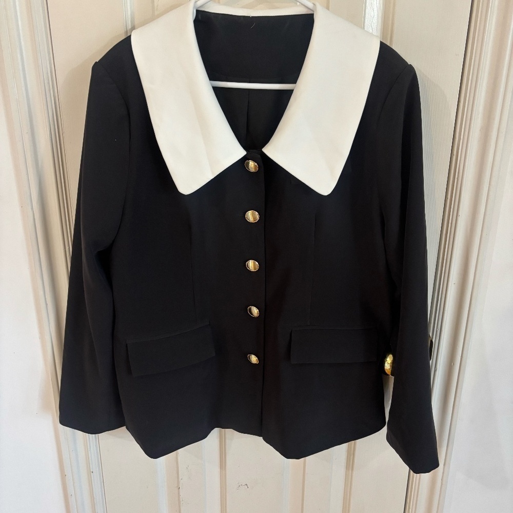 SUPER cute collard blazer jacket - white collar gold buttons * accepting offers